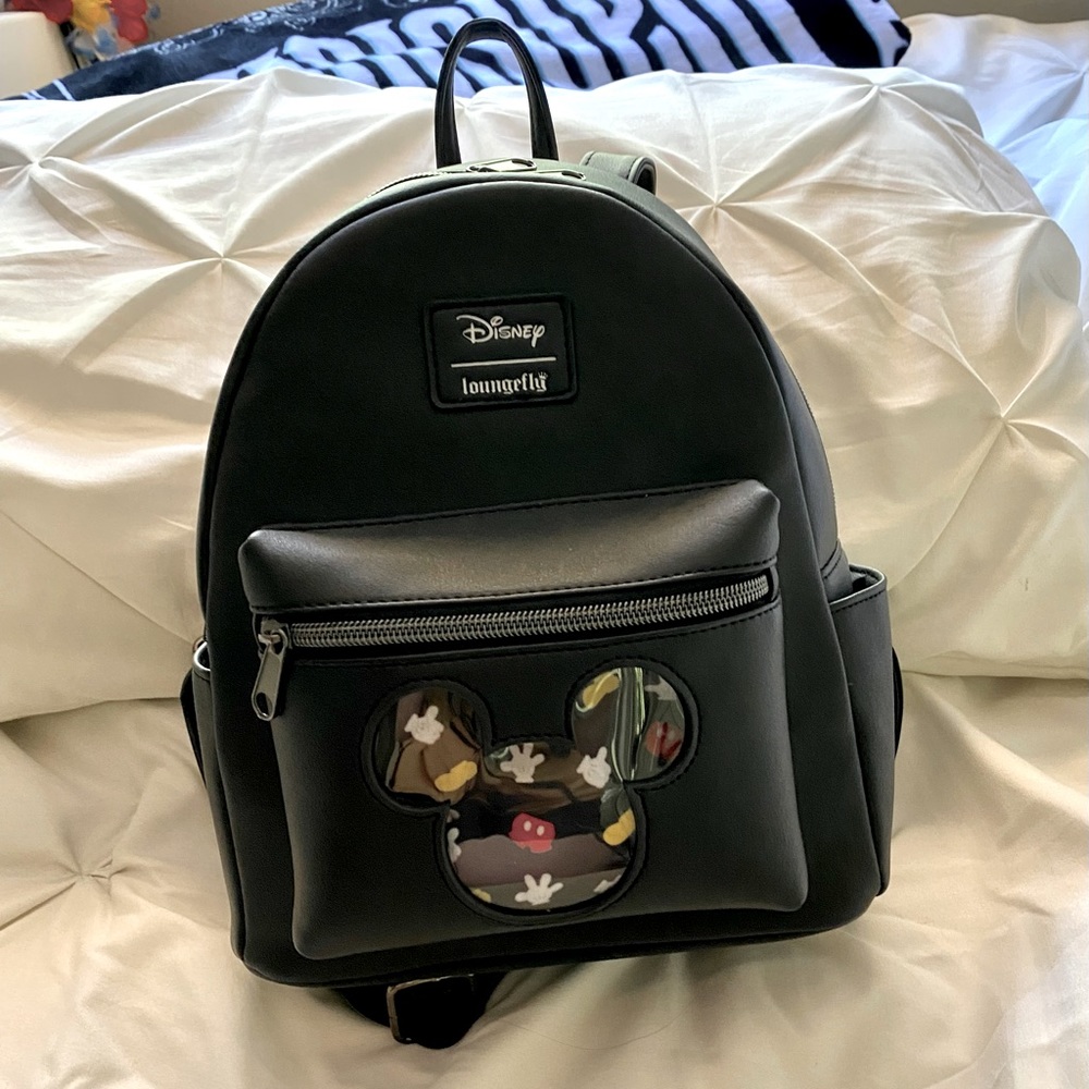NWOT disney loungefly traditional mickey mouse mini backpack!